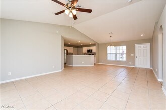 1629 NW 5th Pl in Cape Coral, FL - Foto de edificio - Building Photo