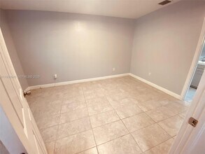 9890 Hammocks Blvd in Miami, FL - Building Photo - Building Photo