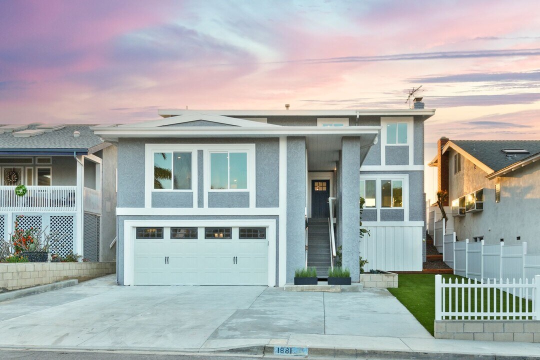 1881 Parkview Cir in Costa Mesa, CA - Building Photo