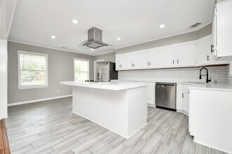 8034 Ridgeview Dr in Houston, TX - Building Photo - Building Photo