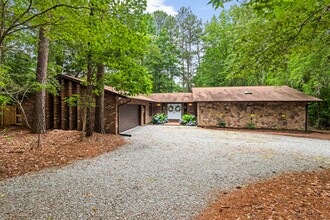 5511 Horseshoe Cir in Durham, NC - Building Photo - Building Photo