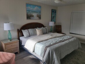 590 NE Lima Vias in Jensen Beach, FL - Building Photo - Building Photo