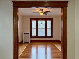 271-273-273 Pleasant St in Holyoke, MA - Building Photo