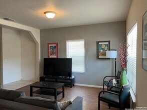 1023 N Cherry St in San Antonio, TX - Building Photo - Building Photo