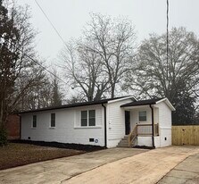 1743 Thomasville Dr SE in Atlanta, GA - Building Photo