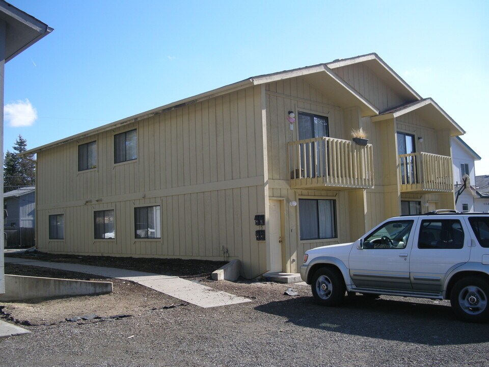 15 N 8th St in Cheney, WA - Foto de edificio