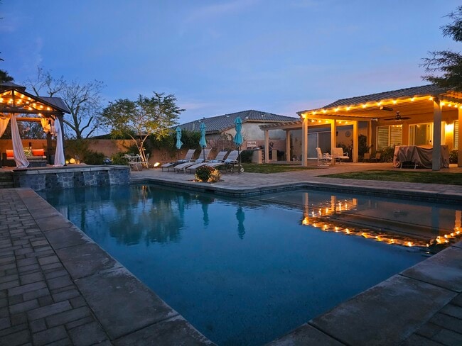 1002 Alta Cresta in Palm Springs, CA - Building Photo - Building Photo