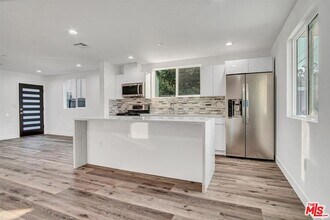 2421 Cochran Ave in Los Angeles, CA - Building Photo - Building Photo