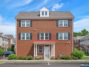 106 W Ramsey Terrace in Fair Lawn, NJ - Building Photo - Building Photo