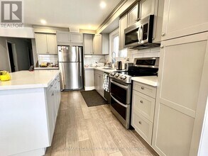 25 Joycelyn Dr in Mississauga, ON - Building Photo - Building Photo