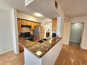 5654 Rock Island Rd, Unit 216 in Tamarac, FL - Building Photo - Building Photo