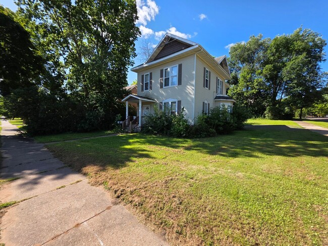property at 422 Superior St