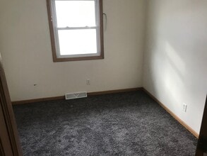 10441 W Donna Dr in Milwaukee, WI - Building Photo - Building Photo