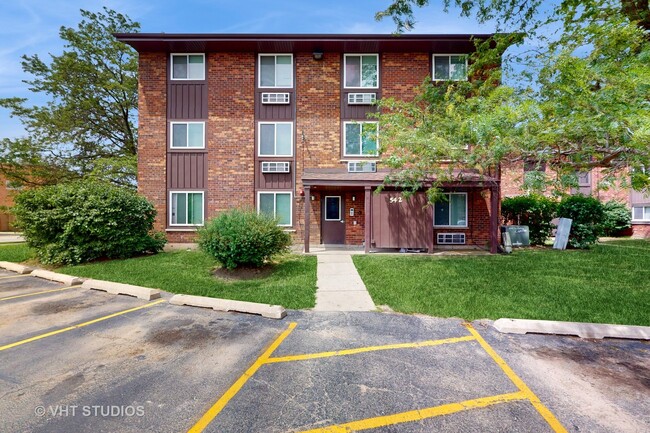 29W548 Country Ridge Dr in Warrenville, IL - Foto de edificio - Building Photo