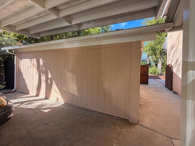 13459 Erwin St in Van Nuys, CA - Foto de edificio - Building Photo