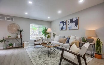 8292 Gilman Dr in San Diego, CA - Building Photo - Building Photo