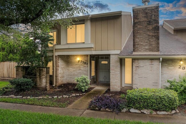 2387 Crescent Park Dr