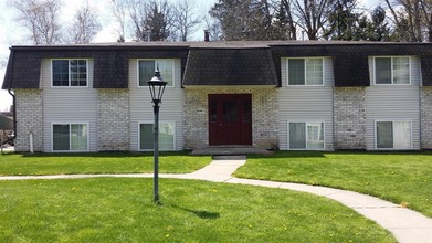 Covington Cove Apartments in Saginaw, MI - Building Photo - Building Photo