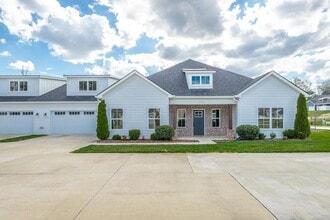 3306 Stonecreek Dr in Chattanooga, TN - Foto de edificio - Building Photo