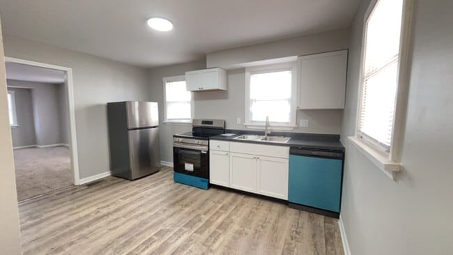 property at 2302 S Hackley St