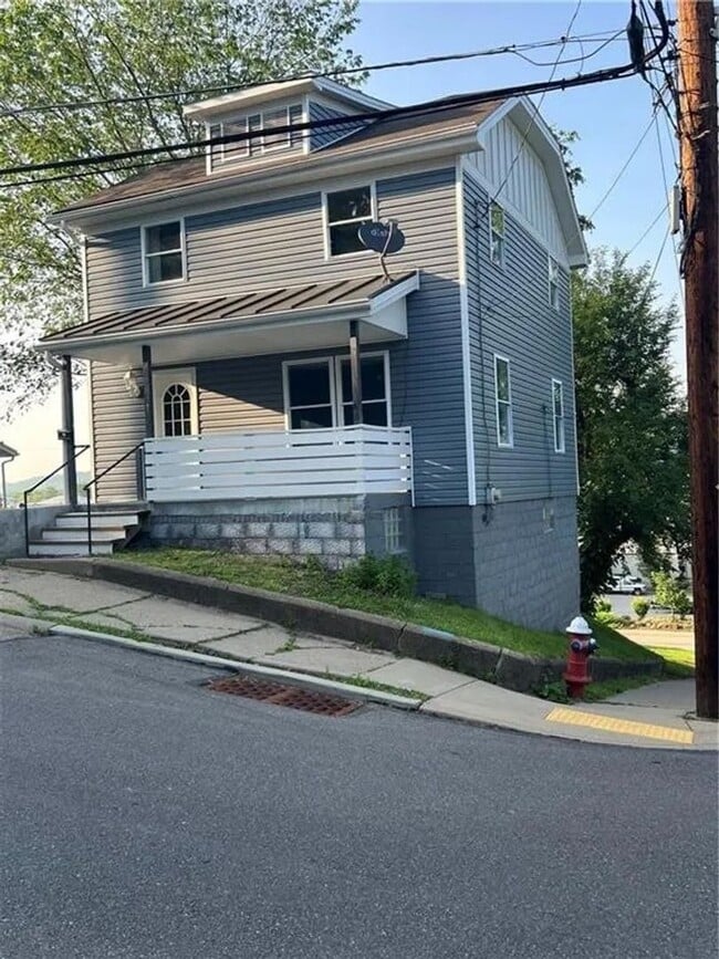 531 West End Ave in Coraopolis, PA - Building Photo - Building Photo