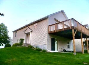 7354 Windsor Dr N in Shakopee, MN - Building Photo - Building Photo