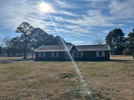 418 E Bay St in Warsaw, NC - Building Photo