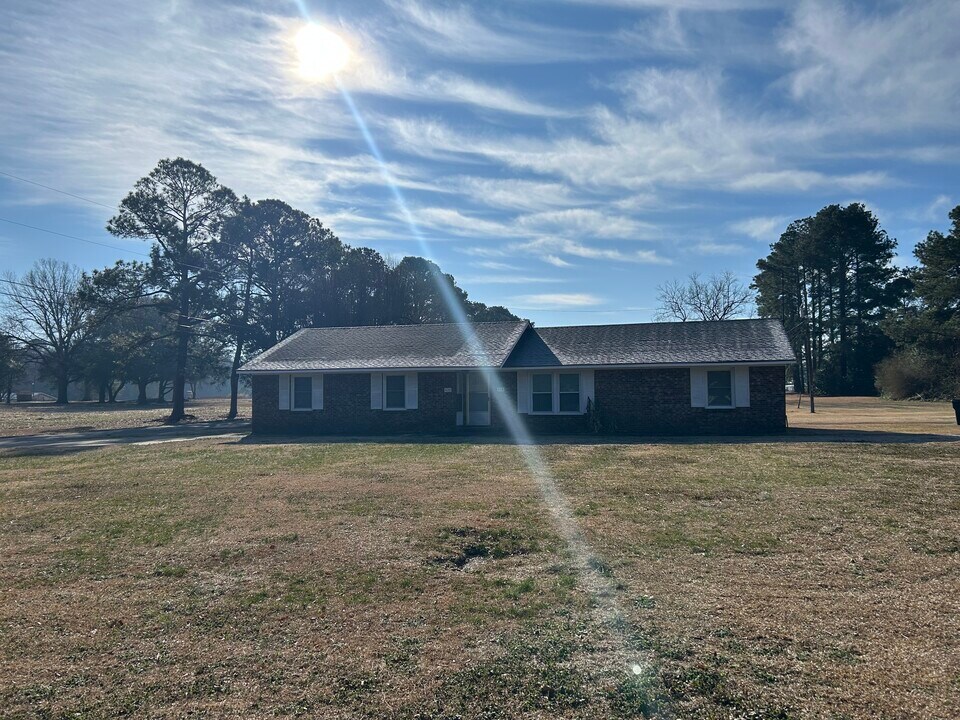 418 E Bay St in Warsaw, NC - Foto de edificio