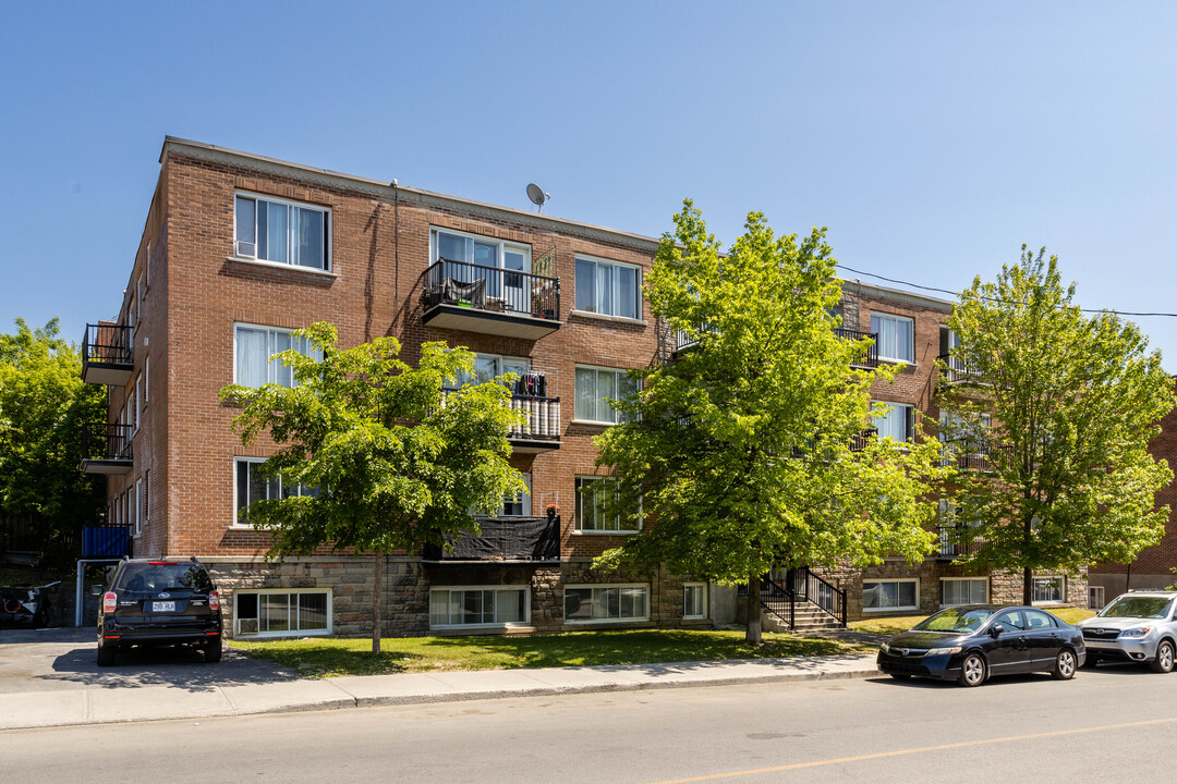 Bangladeshi in Montréal, QC - Building Photo