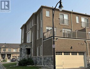 3 Temple Manor Rd in Brampton, ON - Building Photo - Building Photo