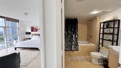 1830 S Ocean Dr, Unit 2407 in Hallandale Beach, FL - Building Photo - Building Photo