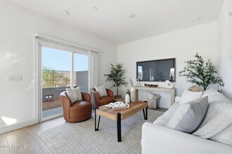 8137 E Brown Rd in Mesa, AZ - Building Photo - Building Photo