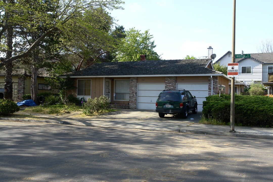 102-104 Wheeler Ave in Redwood City, CA - Building Photo