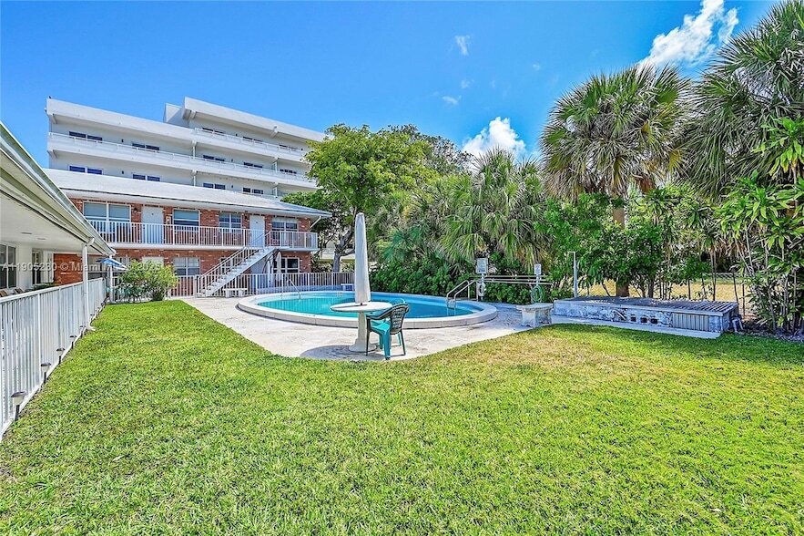 3217 NE 11th St, Unit 10 in Pompano Beach, FL - Building Photo