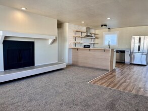 3928 E 4th Ave, Unit 2 in Anchorage, AK - Building Photo - Building Photo