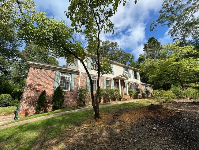 property at 3553 Hampshire Dr