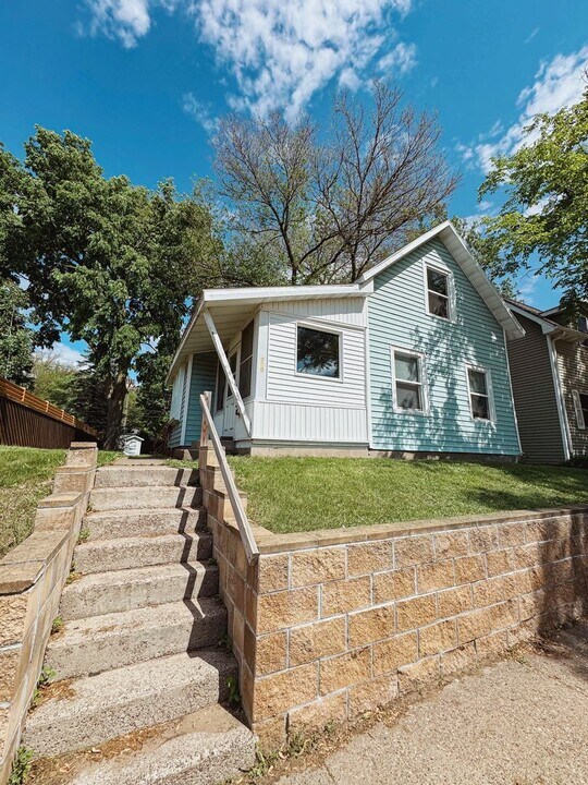 109 24th St S in La crosse, WI - Building Photo