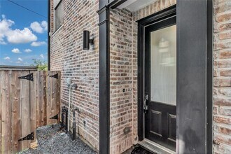 4128 Willowbend Blvd in Houston, TX - Foto de edificio - Building Photo