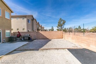 3816 Hollycroft Dr in North Las Vegas, NV - Building Photo - Building Photo
