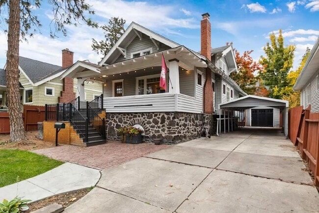 property at 518 W 14th Ave