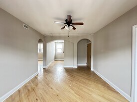 901 Green Bay Rd, Unit J00P in Winnetka, IL - Building Photo