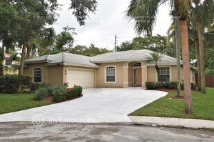 6525 NW 54th Ct in Lauderhill, FL - Building Photo