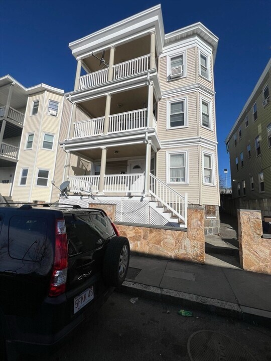 11 Kenberma Rd, Unit 2 in Boston, MA - Building Photo