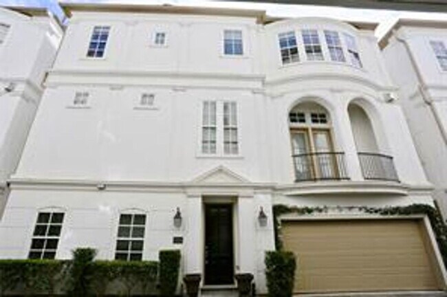 3226 McKinney St in Houston, TX - Building Photo - Building Photo