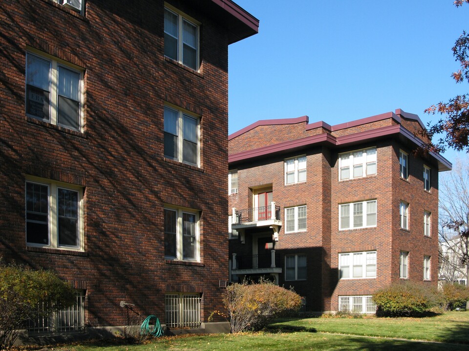 Plaza Court Condominiums in St. Paul, MN - Building Photo