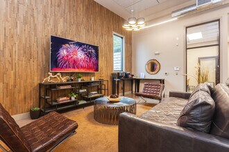 Grandview Apartments in Kent, WA - Building Photo - Interior Photo