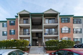 69 Fisher Dr in Franklin Township, NJ - Foto de edificio - Building Photo