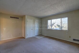 2223 Davis Rd SW in Stone Mountain, GA - Foto de edificio - Building Photo