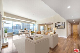 1 W Century Dr in Los Angeles, CA - Foto de edificio - Building Photo