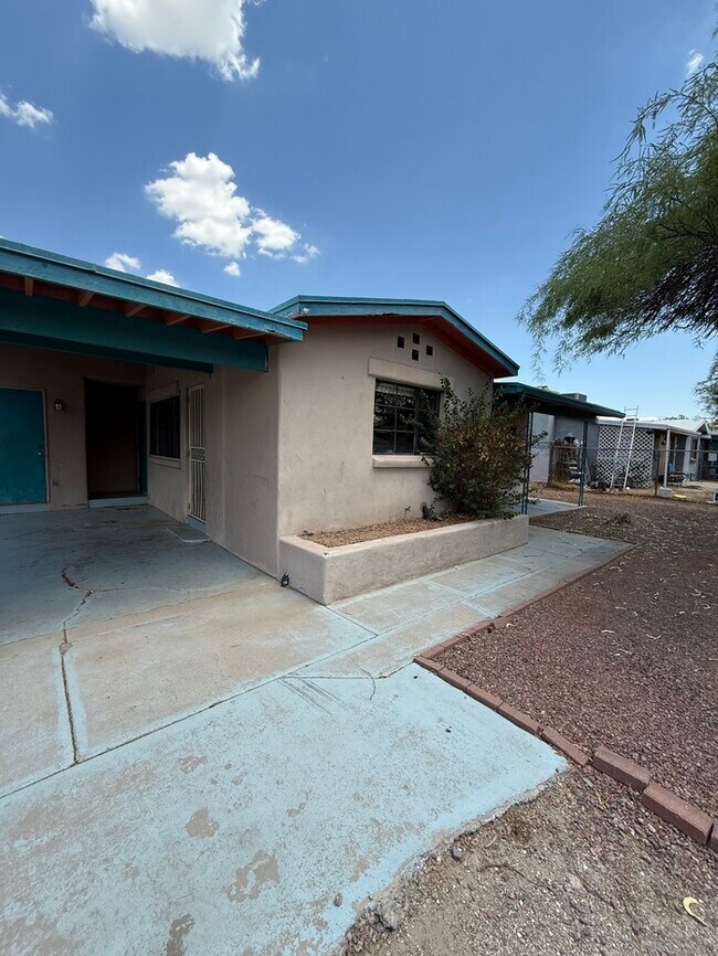 5743 E 1st St in Tucson, AZ - Building Photo - Building Photo